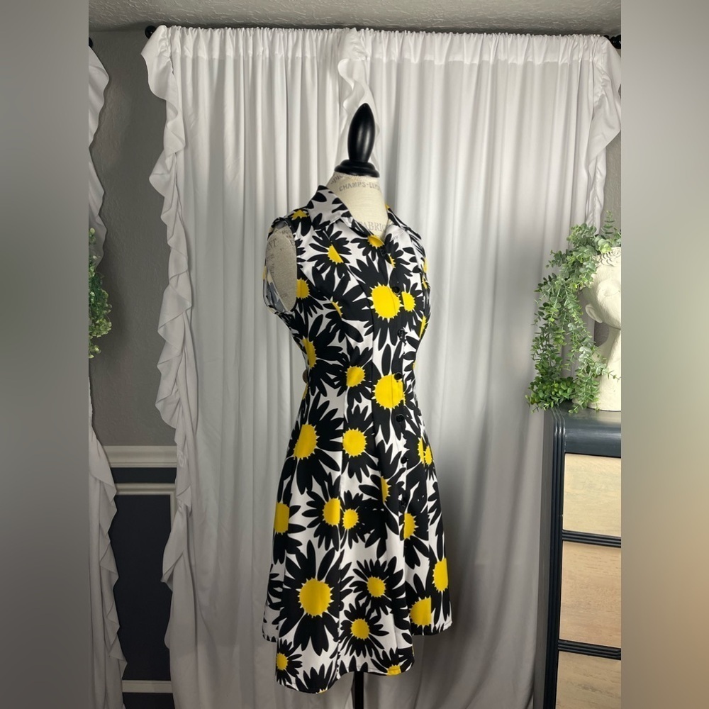 Ronni Nicole Sleeveless Sunflower Dress Size 10 - Picture 2 of 5